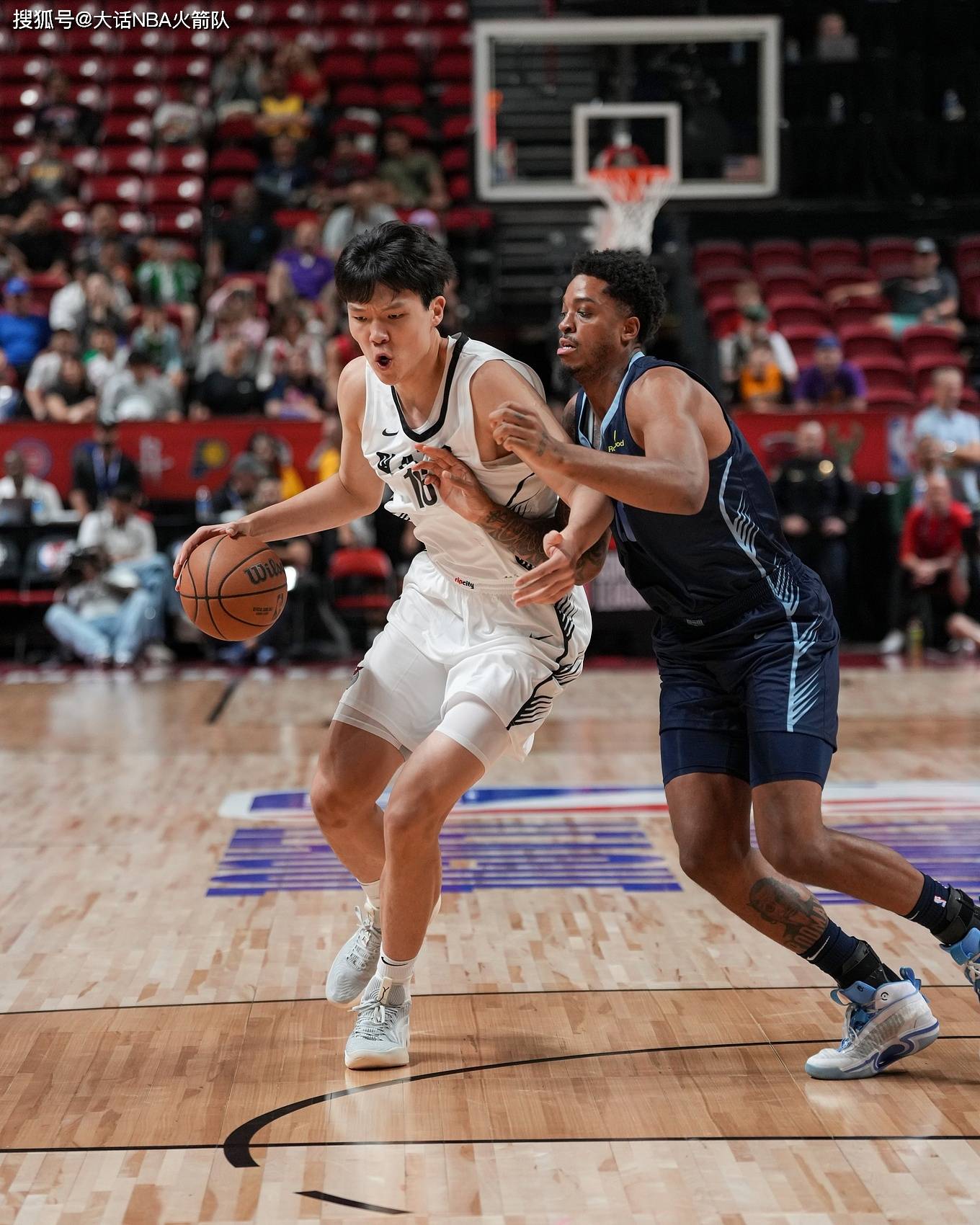 爱游戏体育官方 -关于今晚体能课后，波特兰开拓者外线爆发备战CBA常规赛，赛场秩序良好，临场指挥获称赞的信息